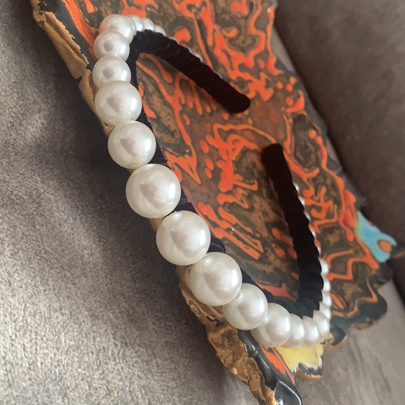 Brand new Lele Sadoughi Black Velvet Gratuated Faux-pearl headband main image 4
